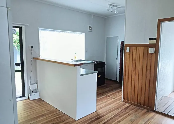 5 Bedroom House A ロトルア